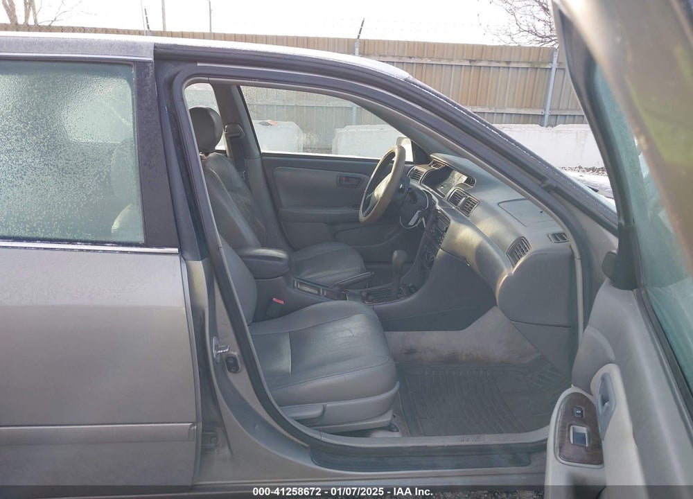 2000 TOYOTA CAMRY LE V6 VIN: 4T1BF22K9YU109946