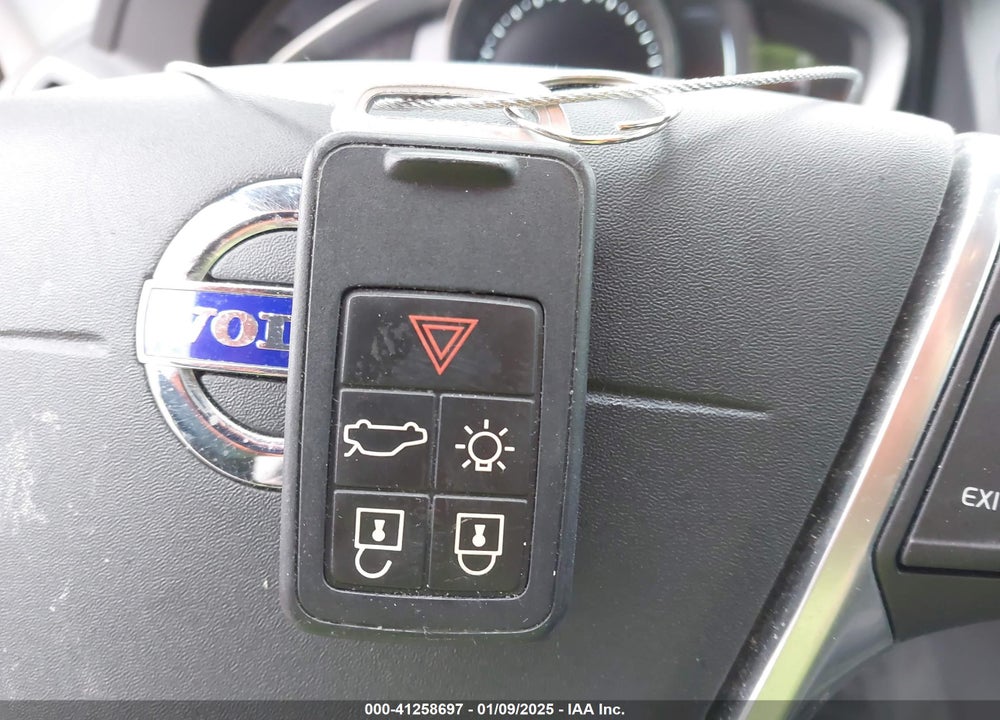 2016 VOLVO XC60 T5 DRIVE-E PLATINUM VIN: YV440MDM0G2849353