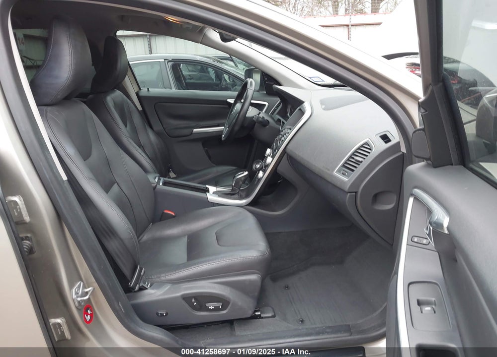2016 VOLVO XC60 T5 DRIVE-E PLATINUM VIN: YV440MDM0G2849353