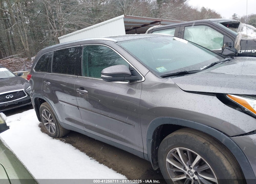 2019 TOYOTA HIGHLANDER XLE VIN: 5TDJZRFH4KS983325