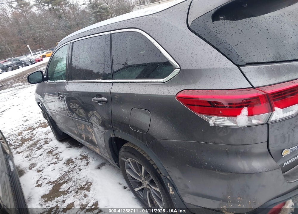 2019 TOYOTA HIGHLANDER XLE VIN: 5TDJZRFH4KS983325