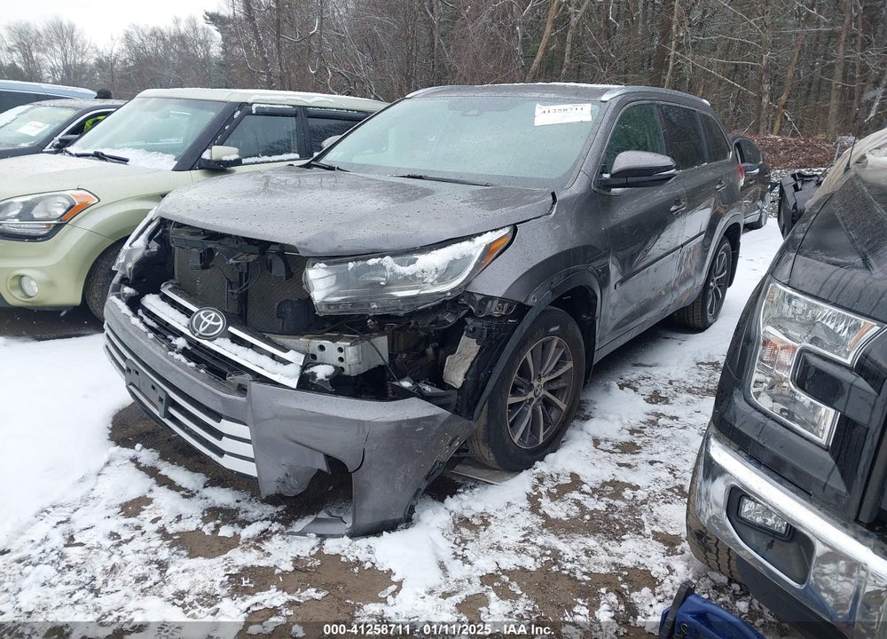 2019 TOYOTA HIGHLANDER XLE VIN: 5TDJZRFH4KS983325