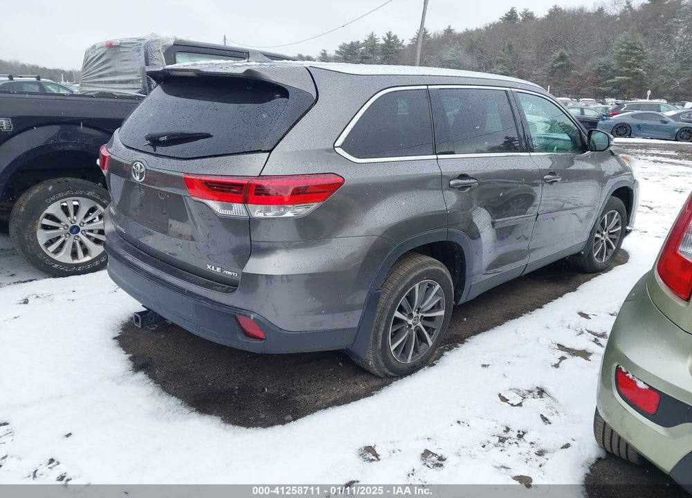 2019 TOYOTA HIGHLANDER XLE VIN: 5TDJZRFH4KS983325