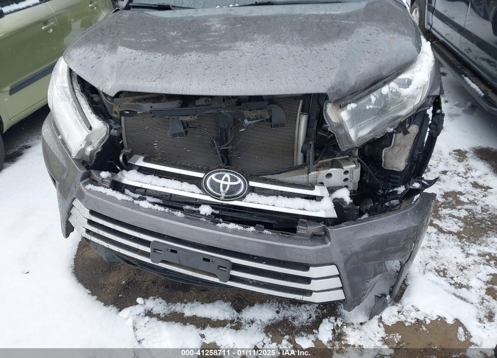 2019 TOYOTA HIGHLANDER XLE VIN: 5TDJZRFH4KS983325