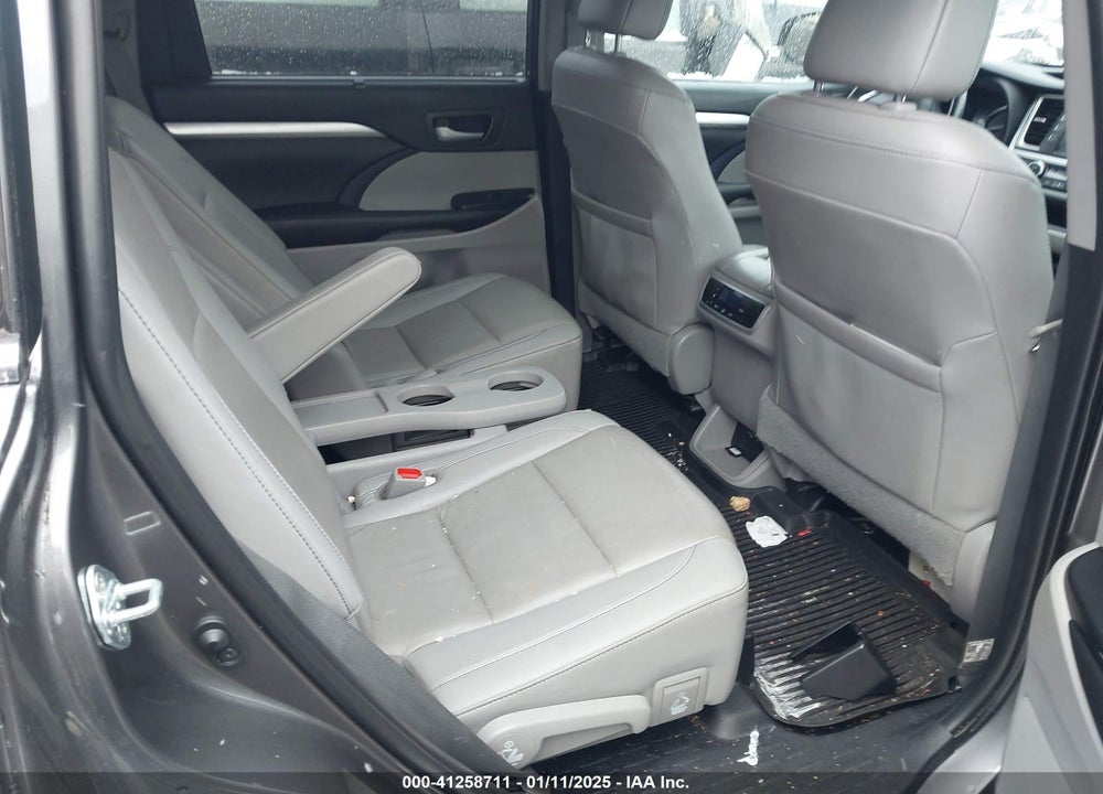 2019 TOYOTA HIGHLANDER XLE VIN: 5TDJZRFH4KS983325