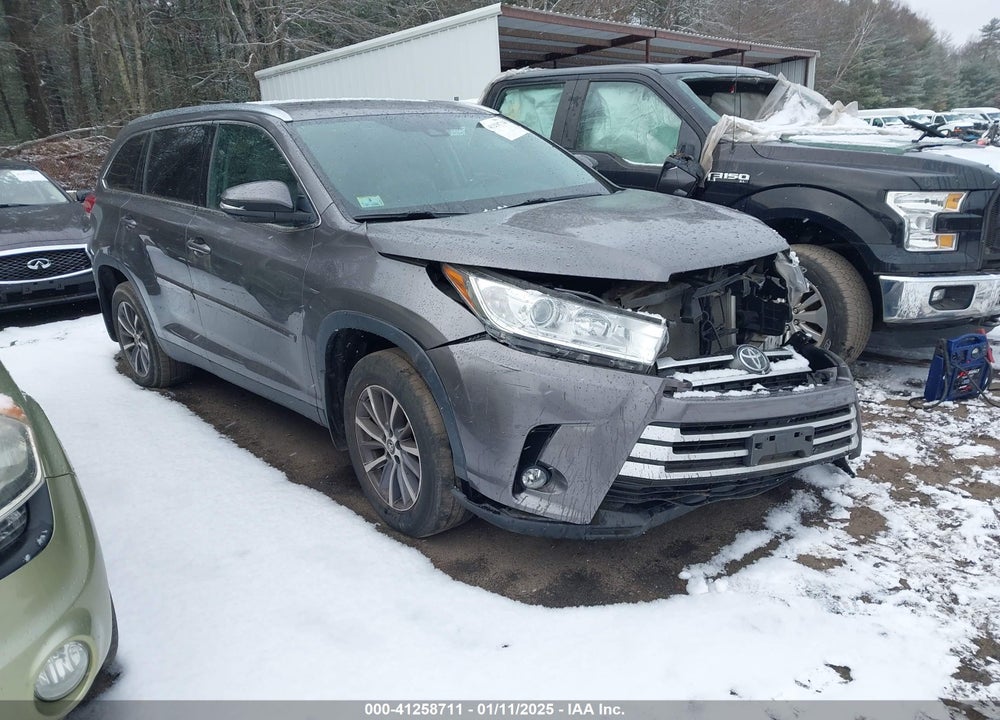 2019 TOYOTA HIGHLANDER XLE VIN: 5TDJZRFH4KS983325