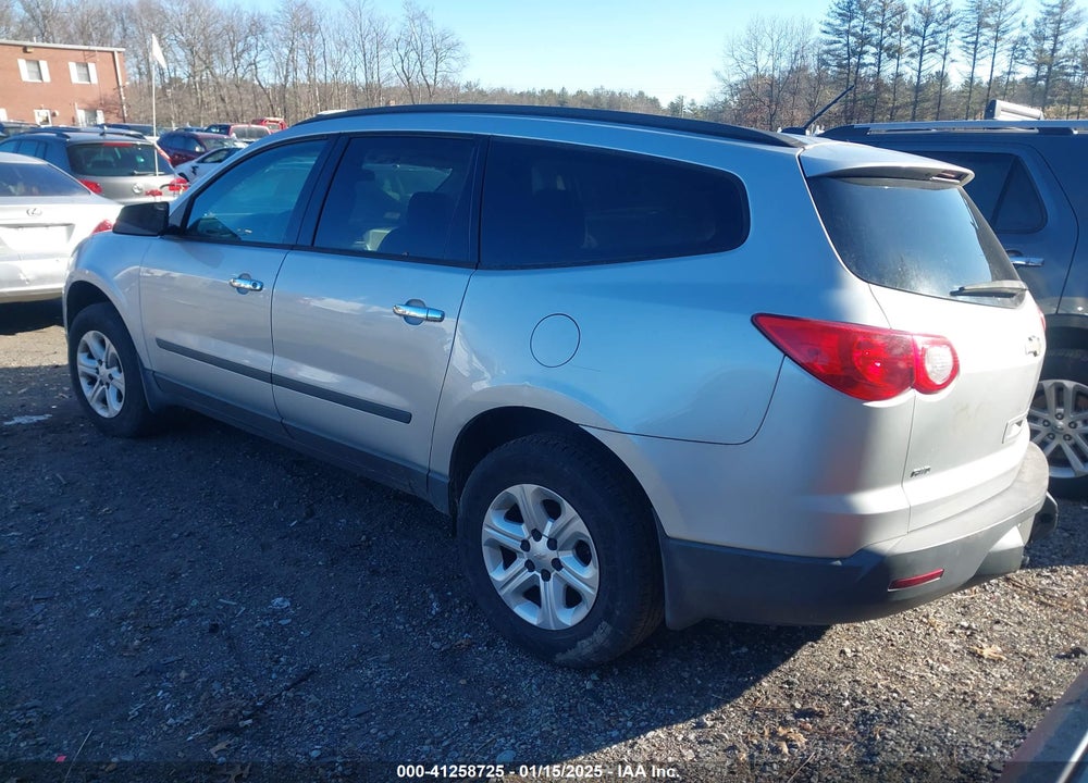 2011 CHEVROLET TRAVERSE LS VIN: 1GNKVEED0BJ101448