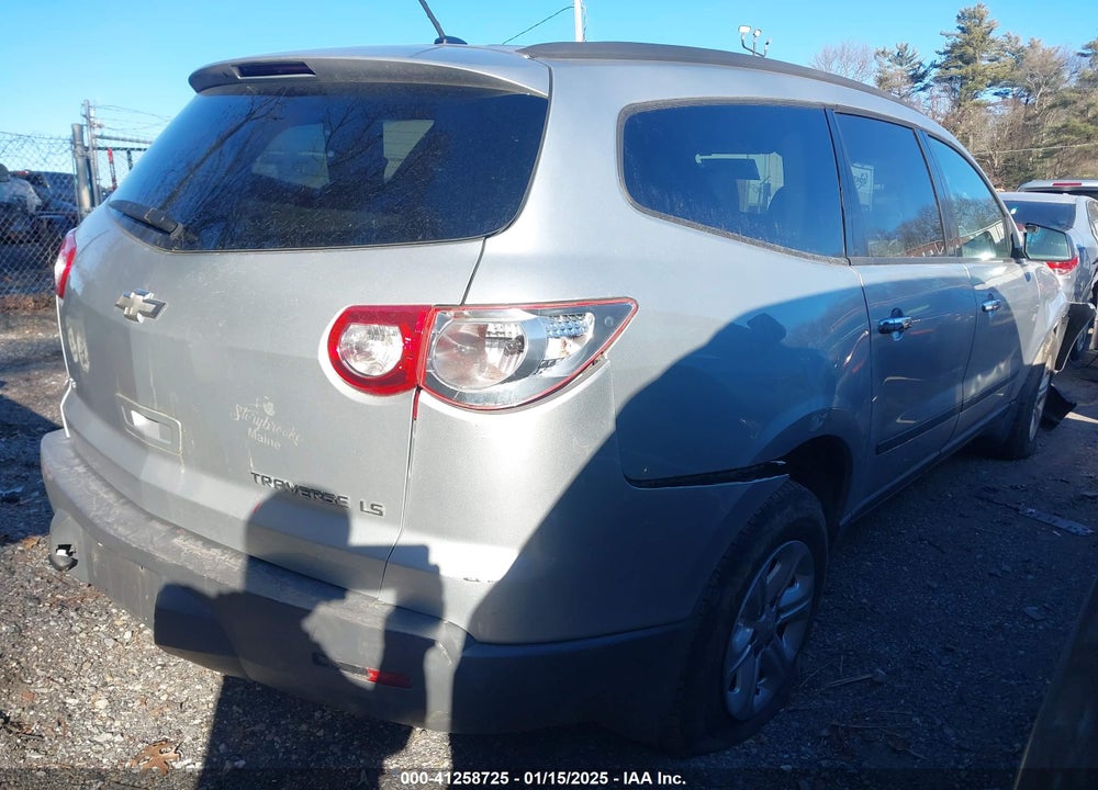 2011 CHEVROLET TRAVERSE LS VIN: 1GNKVEED0BJ101448