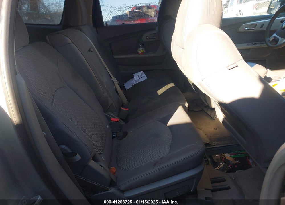 2011 CHEVROLET TRAVERSE LS VIN: 1GNKVEED0BJ101448