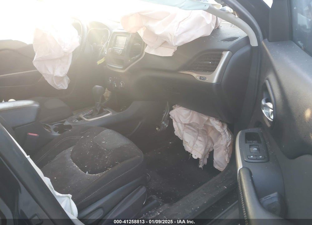 2018 JEEP CHEROKEE VIN: 1C4PJLCBXJD519092