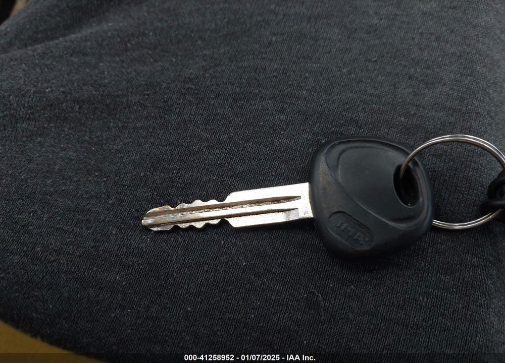 2007 HYUNDAI ACCENT VIN: KMHCN46C07U141995