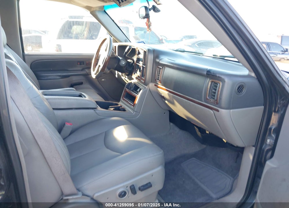 2003 CHEVROLET TAHOE LT VIN: 1GNEC13ZX3R215423