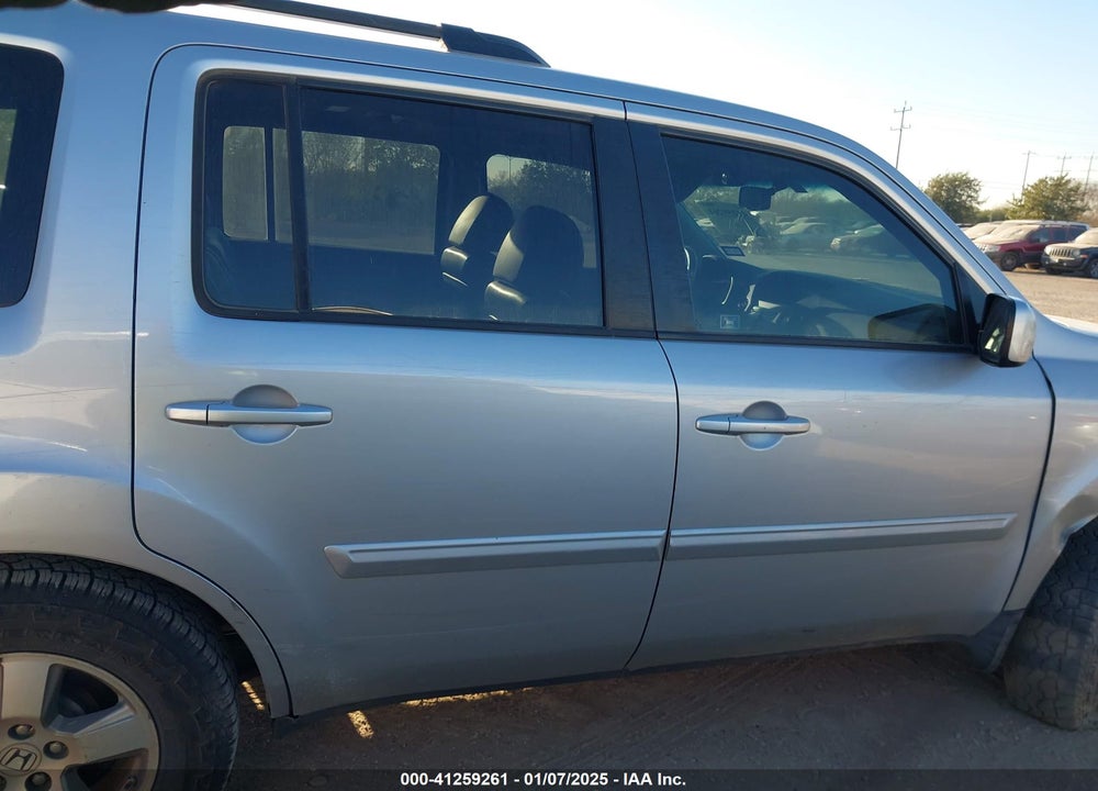 2011 HONDA PILOT EX-L VIN: 5FNYF3H68BB020464
