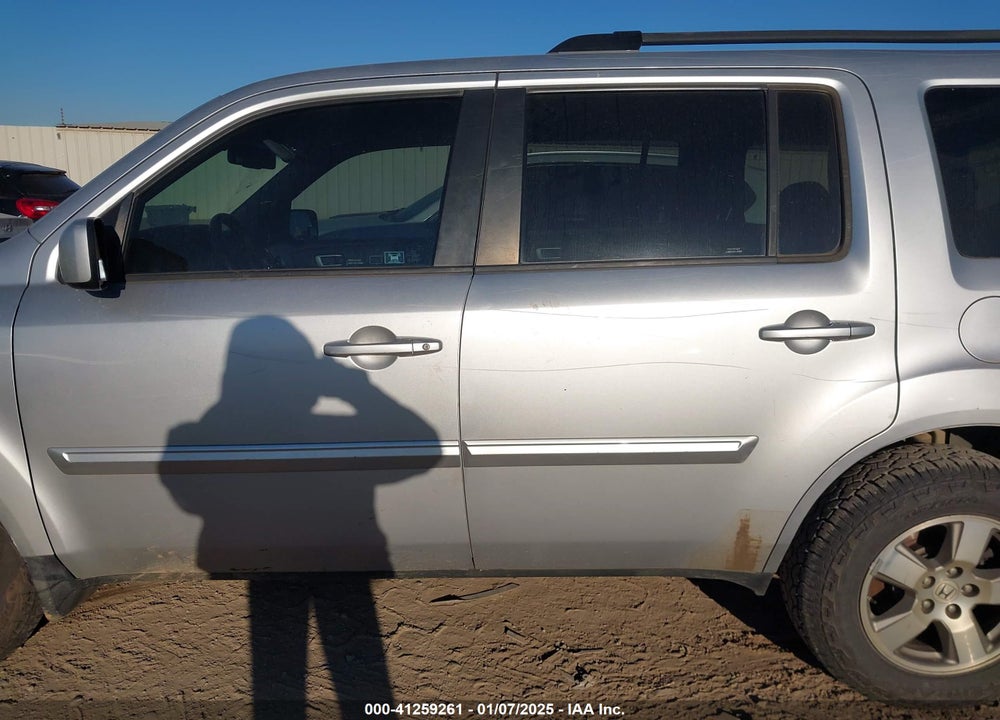2011 HONDA PILOT EX-L VIN: 5FNYF3H68BB020464