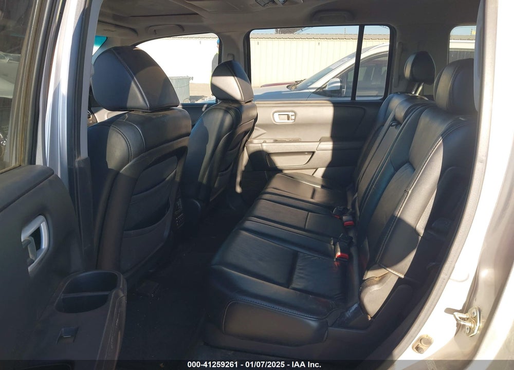 2011 HONDA PILOT EX-L VIN: 5FNYF3H68BB020464