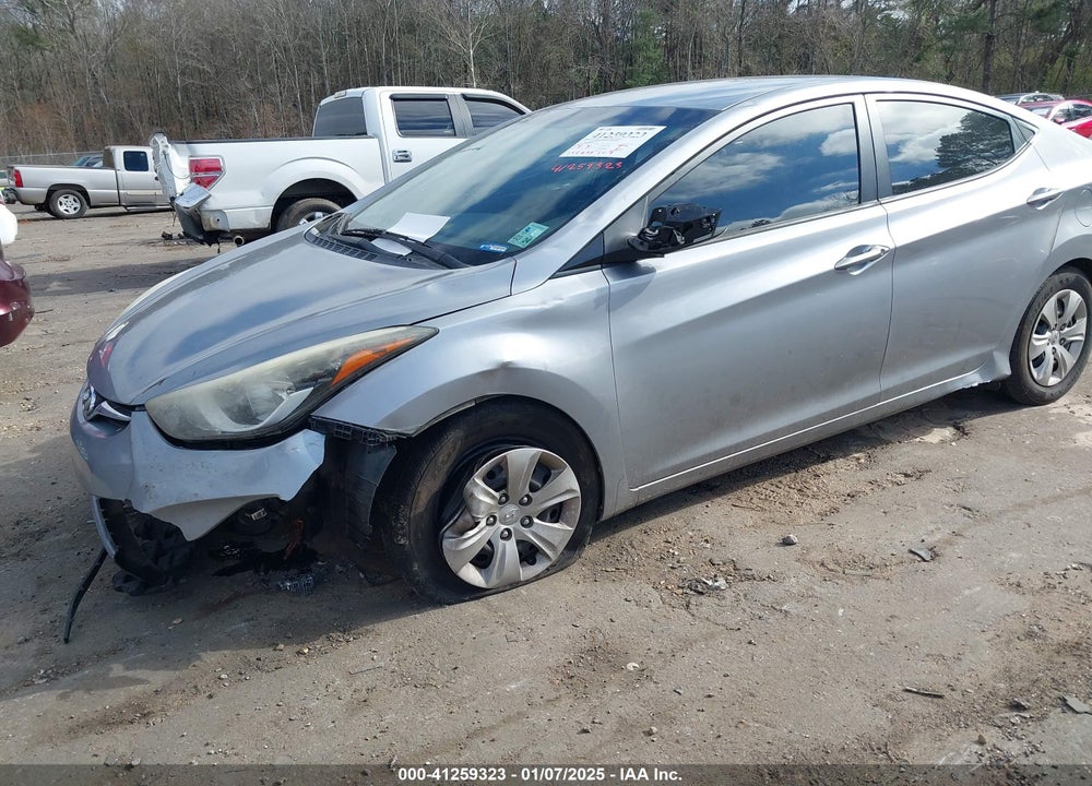 2016 HYUNDAI ELANTRA VIN: 5NPDH4AE0GH717409