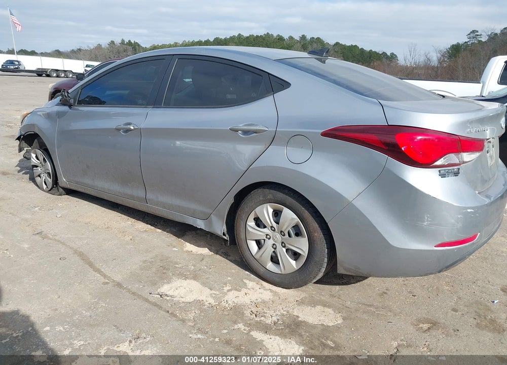 2016 HYUNDAI ELANTRA VIN: 5NPDH4AE0GH717409