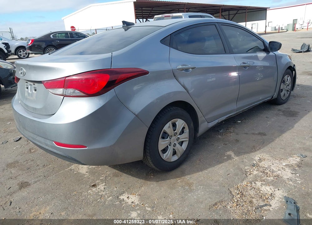 2016 HYUNDAI ELANTRA VIN: 5NPDH4AE0GH717409