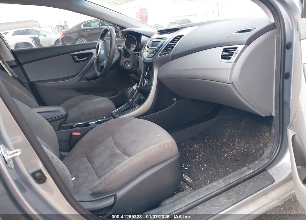 2016 HYUNDAI ELANTRA VIN: 5NPDH4AE0GH717409