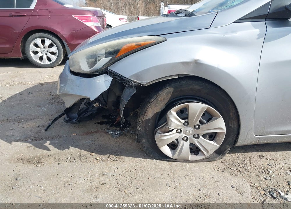 2016 HYUNDAI ELANTRA VIN: 5NPDH4AE0GH717409