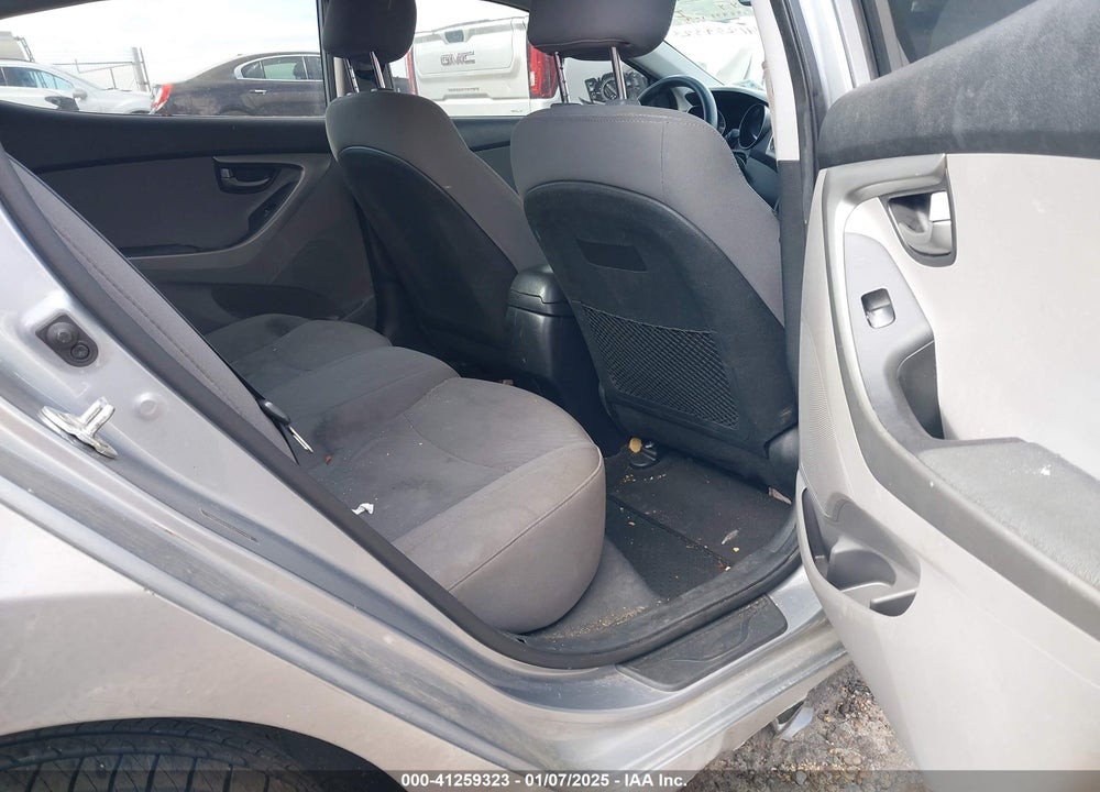 2016 HYUNDAI ELANTRA VIN: 5NPDH4AE0GH717409