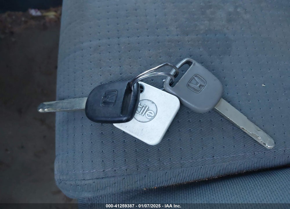 2006 HONDA PILOT LX VIN: 5FNYF28196B016282