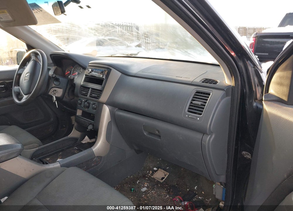 2006 HONDA PILOT LX VIN: 5FNYF28196B016282