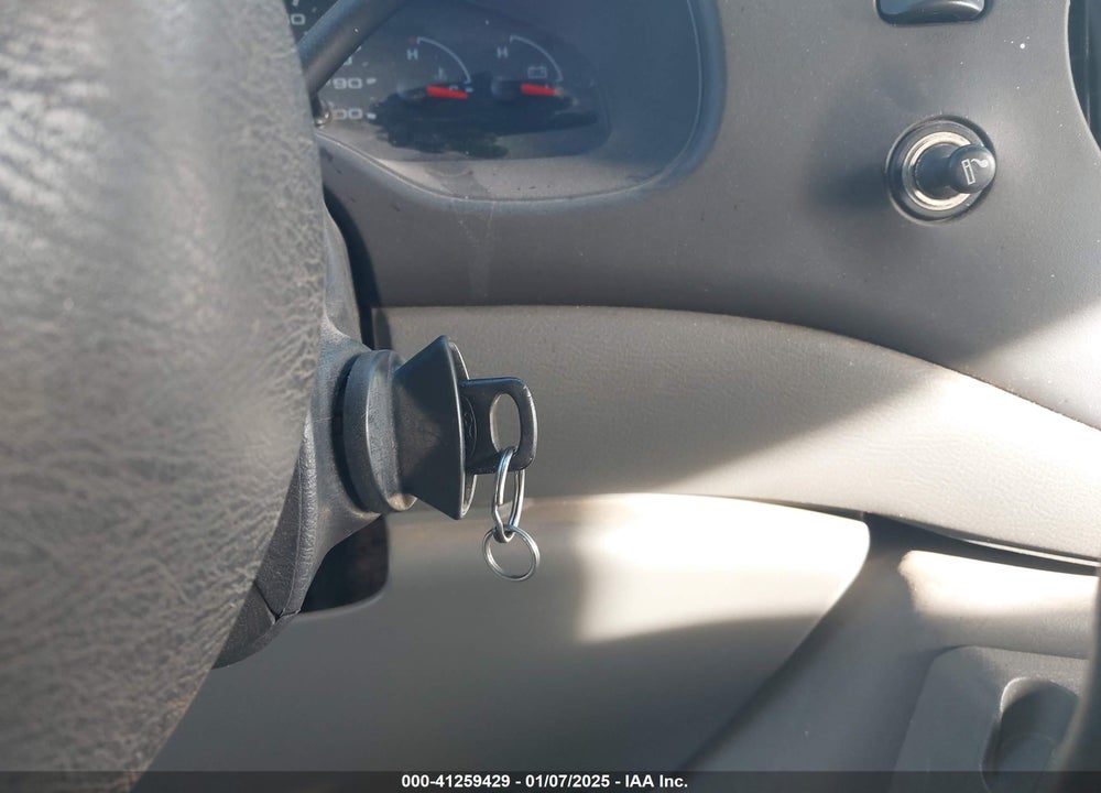 2005 FORD E-350 SUPER DUTY XL/XLT VIN: 1FBSS31L15HB17886