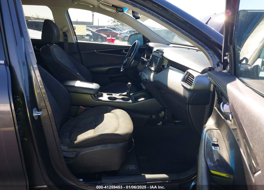 2017 KIA SORENTO 2.4L LX VIN: 5XYPG4A34HG283048