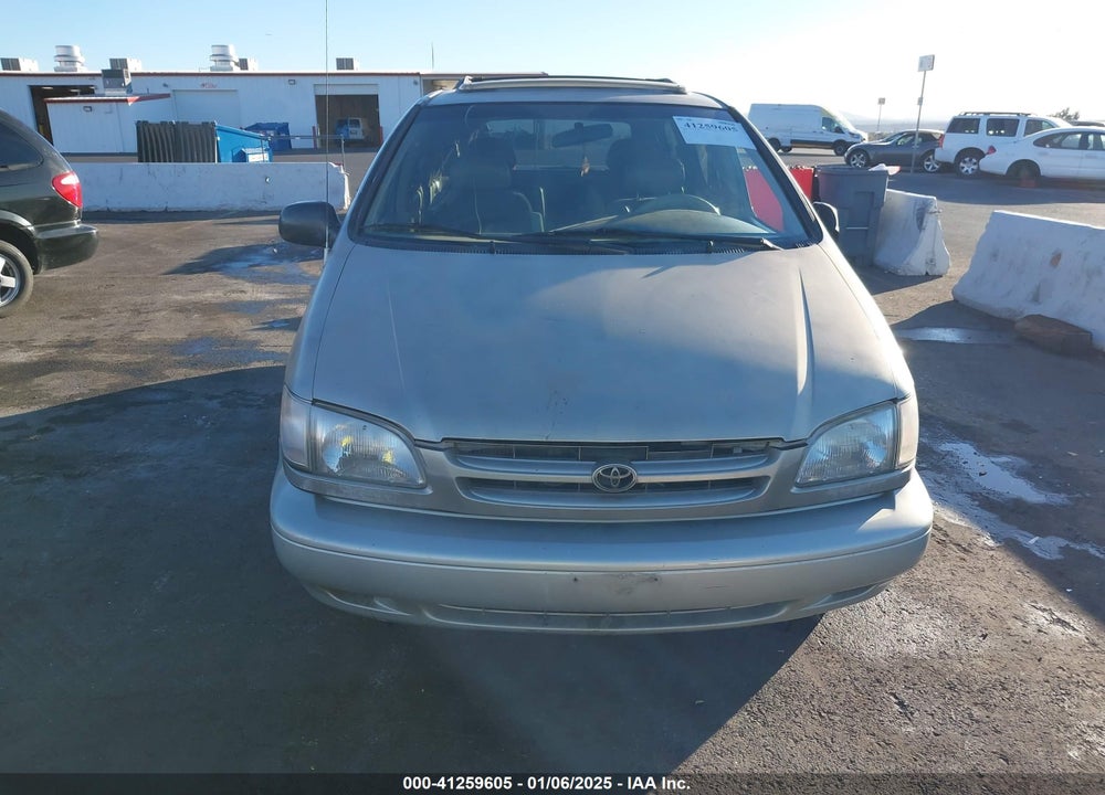 1998 TOYOTA SIENNA XLE VIN: 4T3ZF13C1WU051030