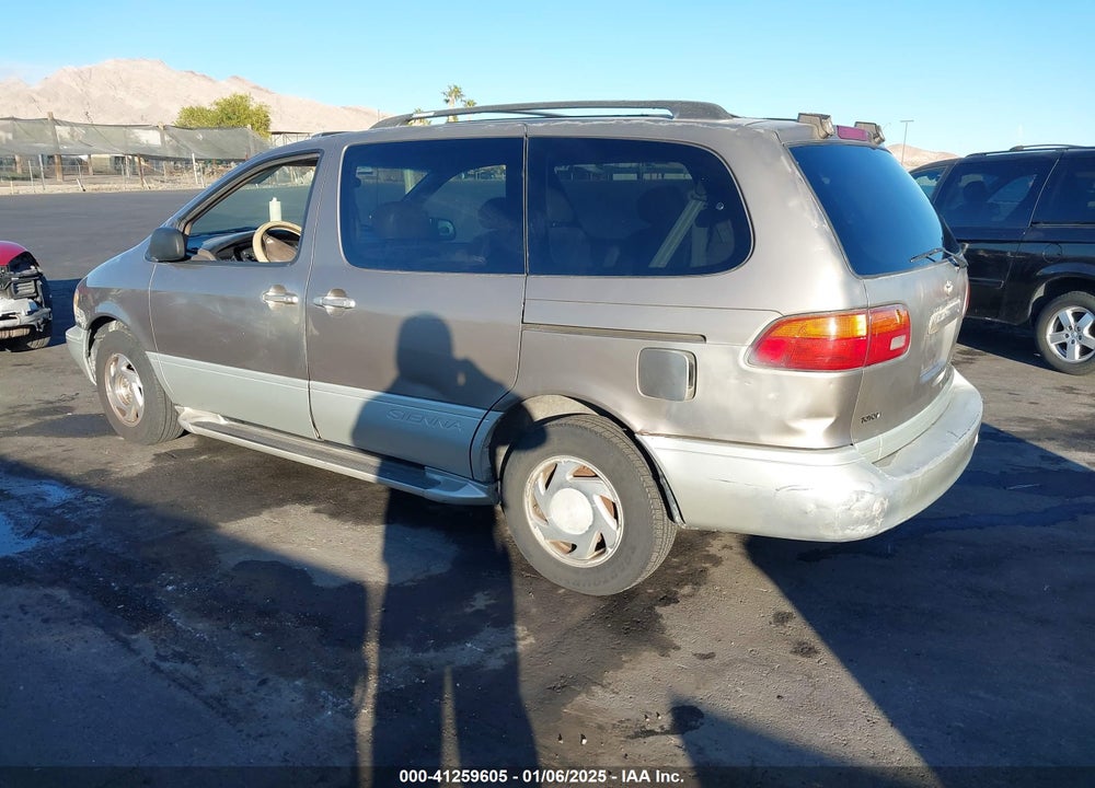 1998 TOYOTA SIENNA XLE VIN: 4T3ZF13C1WU051030