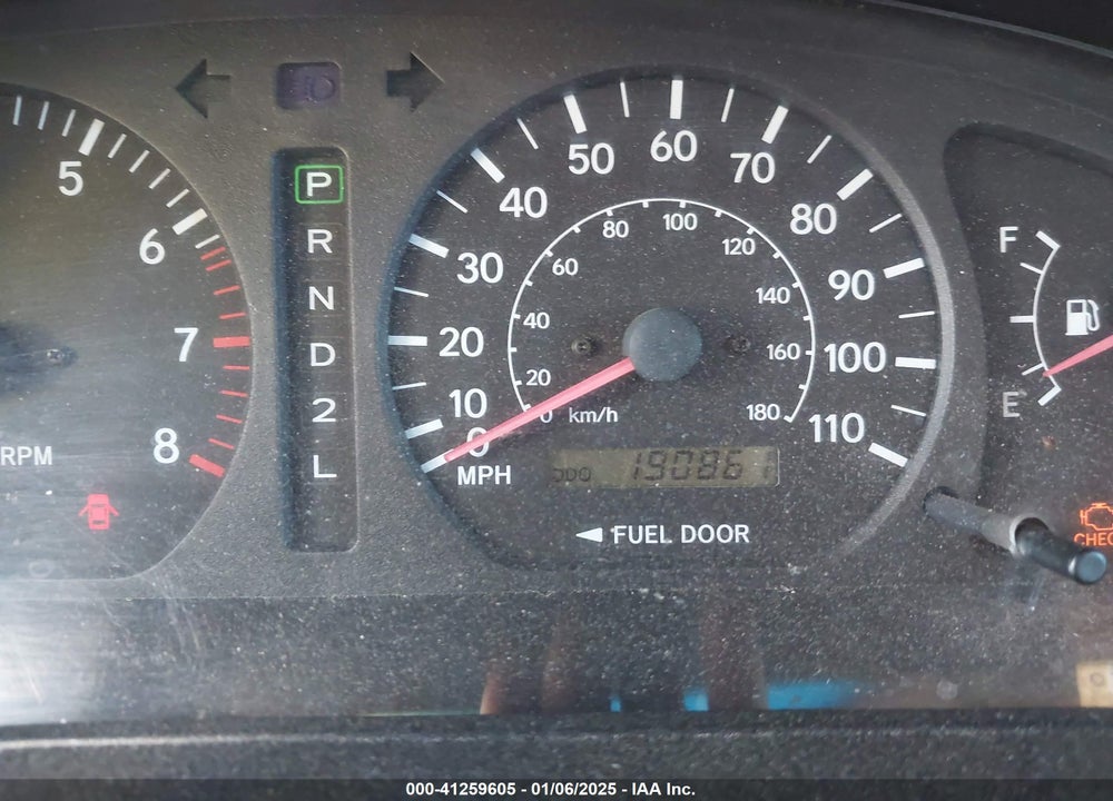 1998 TOYOTA SIENNA XLE VIN: 4T3ZF13C1WU051030