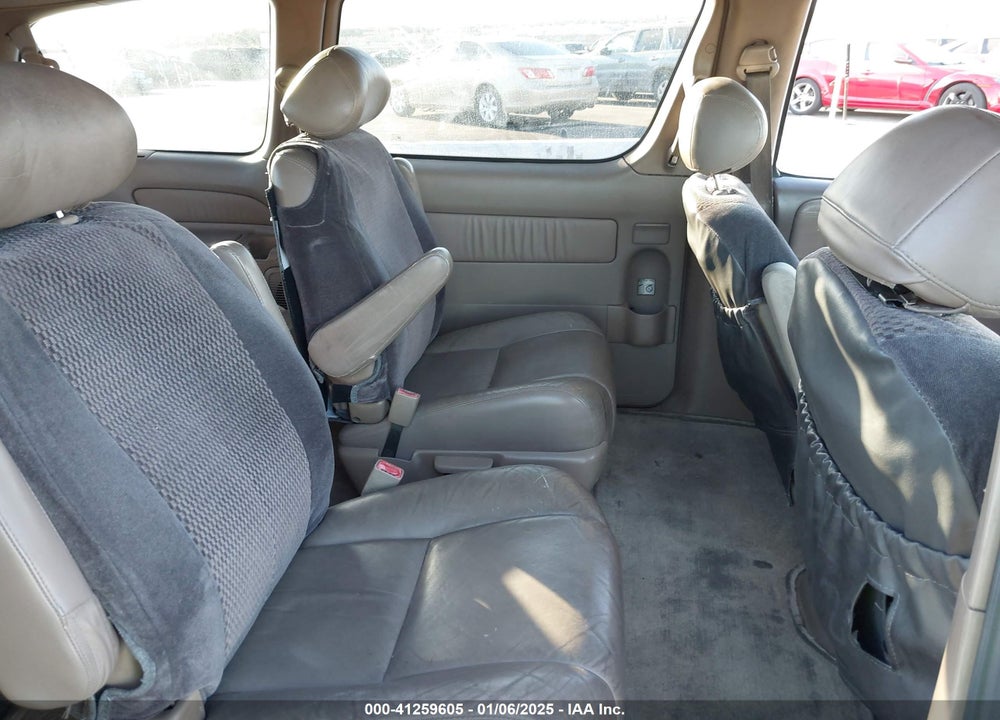 1998 TOYOTA SIENNA XLE VIN: 4T3ZF13C1WU051030
