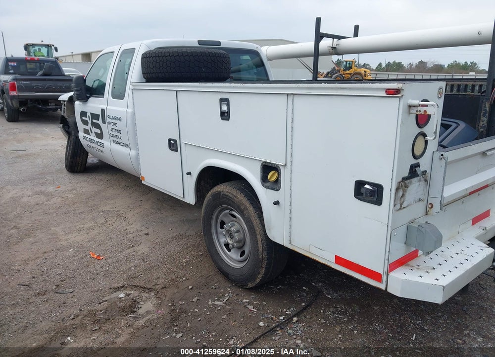 2015 FORD F-350 CHASSIS XL VIN: 1FD8X3E69FED71162