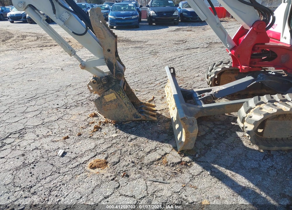 2017 TAKEUCHI TB240 EXCAVATOR VIN: 124002857