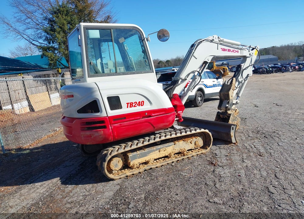 2017 TAKEUCHI TB240 EXCAVATOR VIN: 124002857