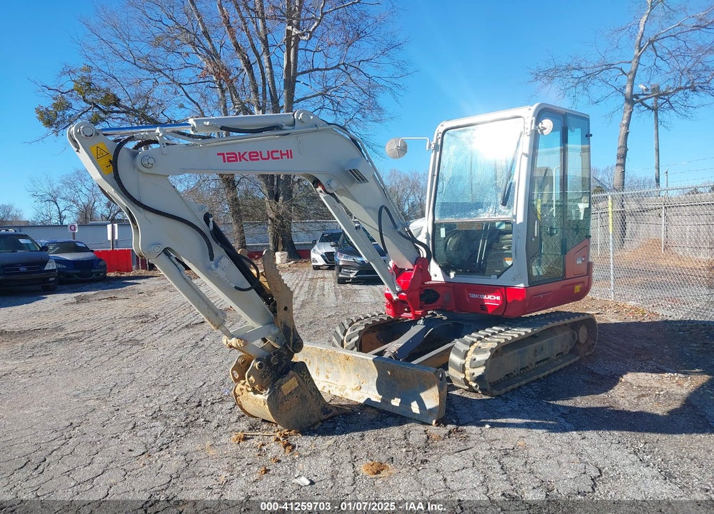 2017 TAKEUCHI TB240 EXCAVATOR VIN: 124002857