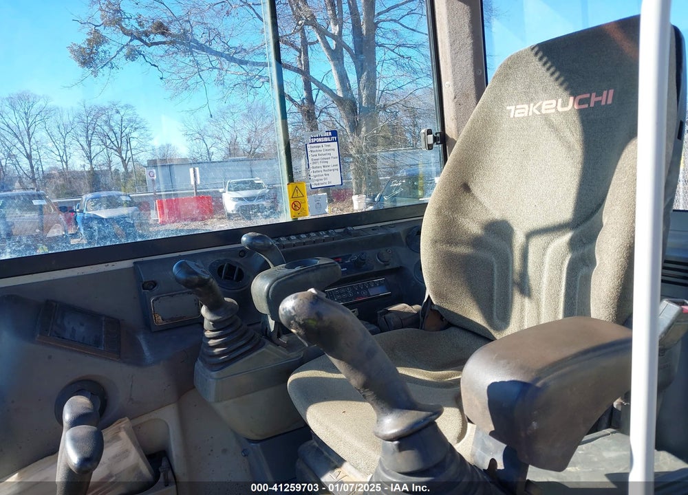 2017 TAKEUCHI TB240 EXCAVATOR VIN: 124002857