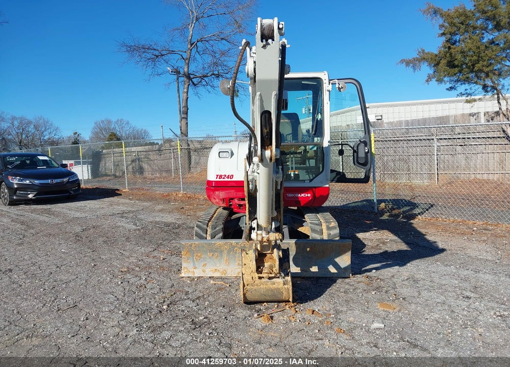 2017 TAKEUCHI TB240 EXCAVATOR VIN: 124002857