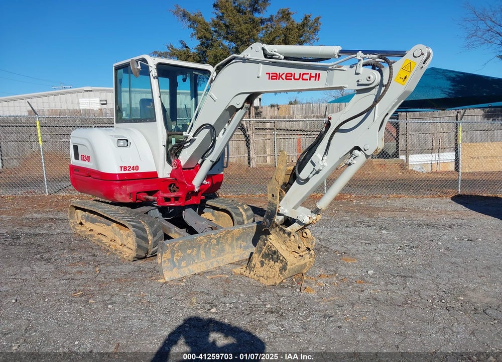 2017 TAKEUCHI TB240 EXCAVATOR VIN: 124002857