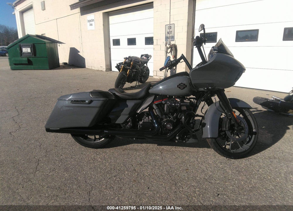 2018 HARLEY-DAVIDSON FLTRXSE CVO ROAD GLIDE VIN: 1HD1TCL13JB954358