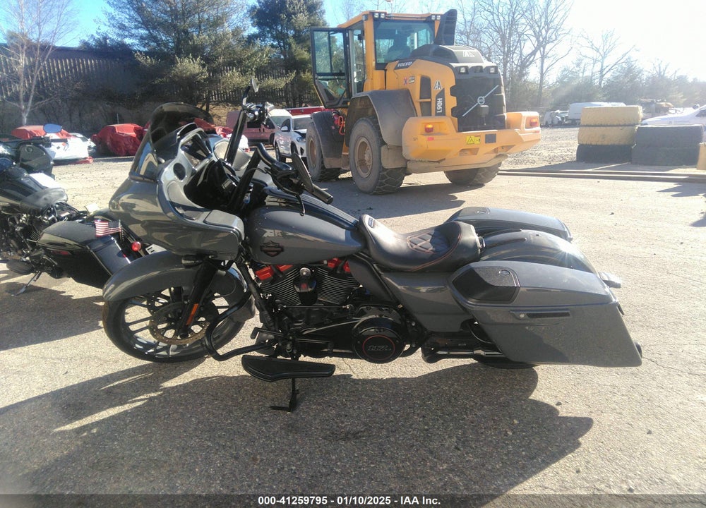 2018 HARLEY-DAVIDSON FLTRXSE CVO ROAD GLIDE VIN: 1HD1TCL13JB954358