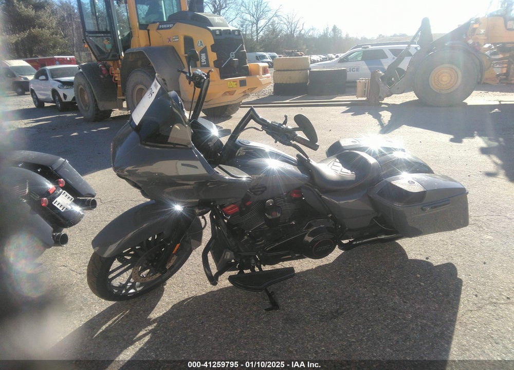 2018 HARLEY-DAVIDSON FLTRXSE CVO ROAD GLIDE VIN: 1HD1TCL13JB954358