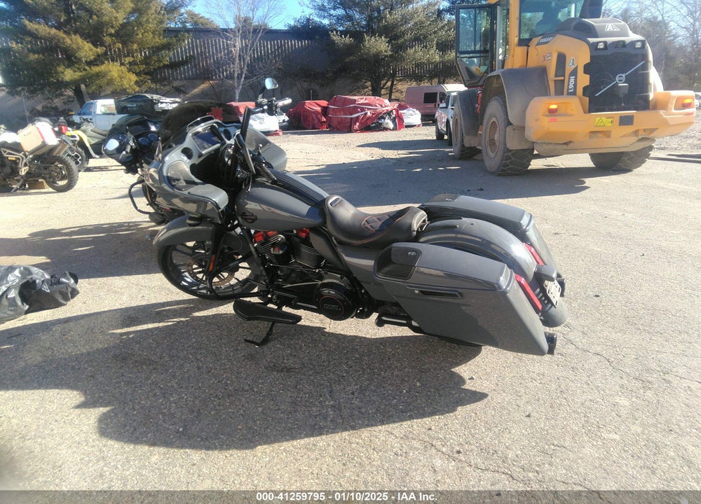 2018 HARLEY-DAVIDSON FLTRXSE CVO ROAD GLIDE VIN: 1HD1TCL13JB954358