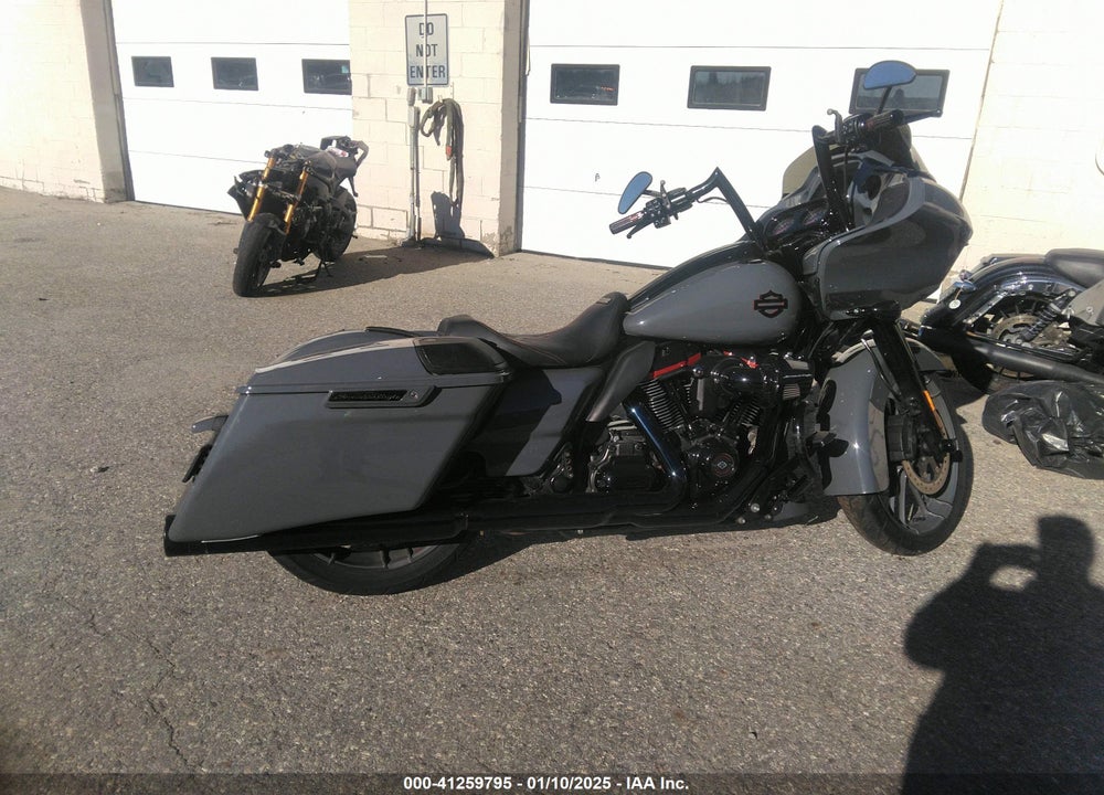 2018 HARLEY-DAVIDSON FLTRXSE CVO ROAD GLIDE VIN: 1HD1TCL13JB954358