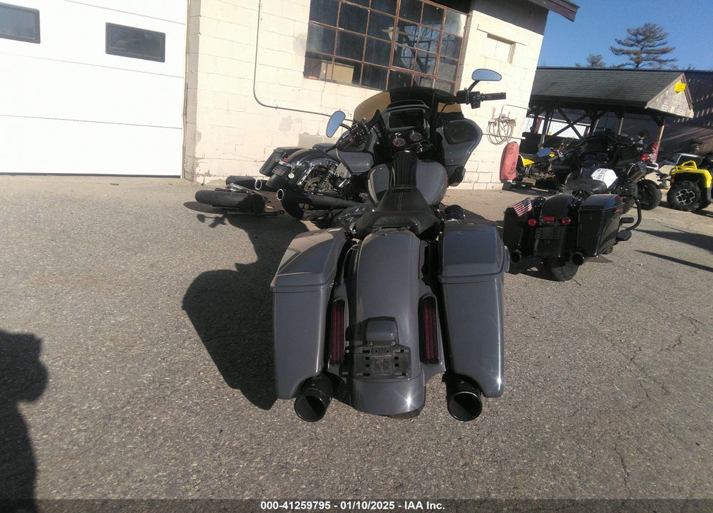 2018 HARLEY-DAVIDSON FLTRXSE CVO ROAD GLIDE VIN: 1HD1TCL13JB954358