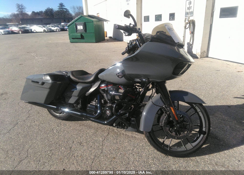 2018 HARLEY-DAVIDSON FLTRXSE CVO ROAD GLIDE VIN: 1HD1TCL13JB954358