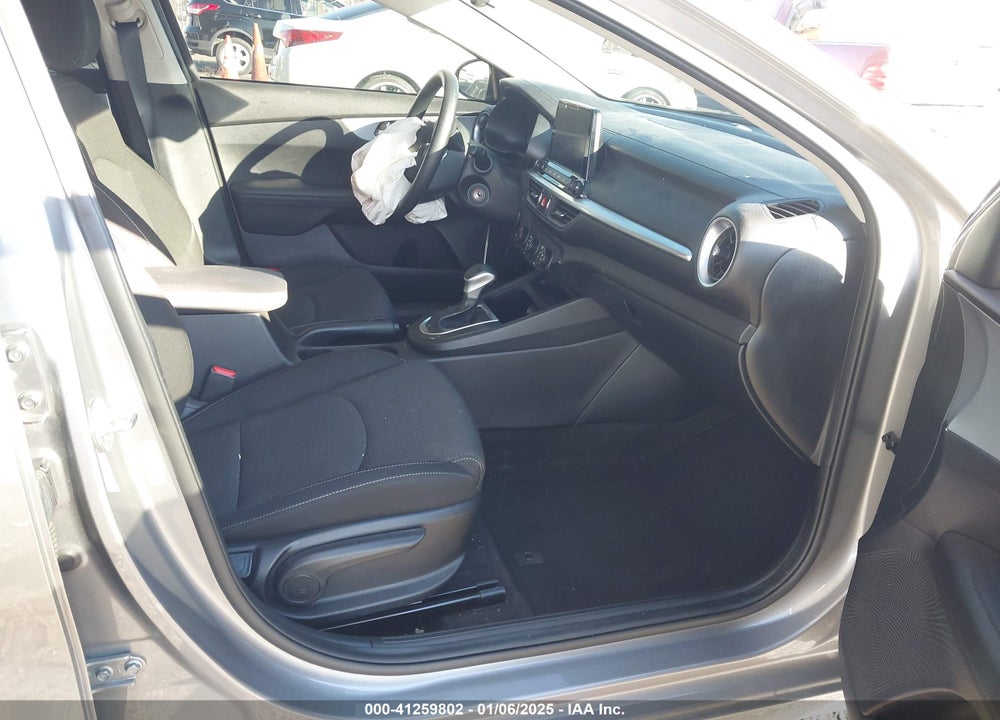 2023 KIA FORTE VIN: 3KPF24AD5PE556657