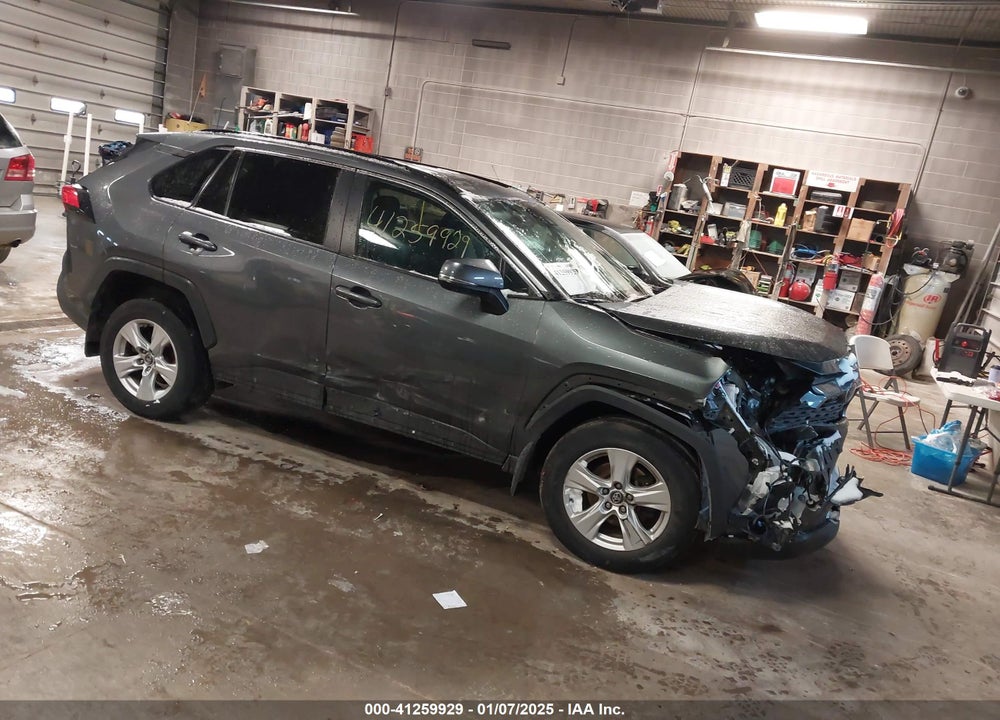 2021 TOYOTA RAV4 XLE VIN: 2T3P1RFV2MC164579
