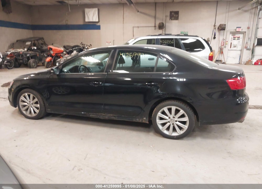 2011 VOLKSWAGEN JETTA 2.5L SE VIN: 3VWDZ7AJ3BM330011